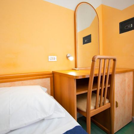 Hotel Montebello Riccione Kültér fotó