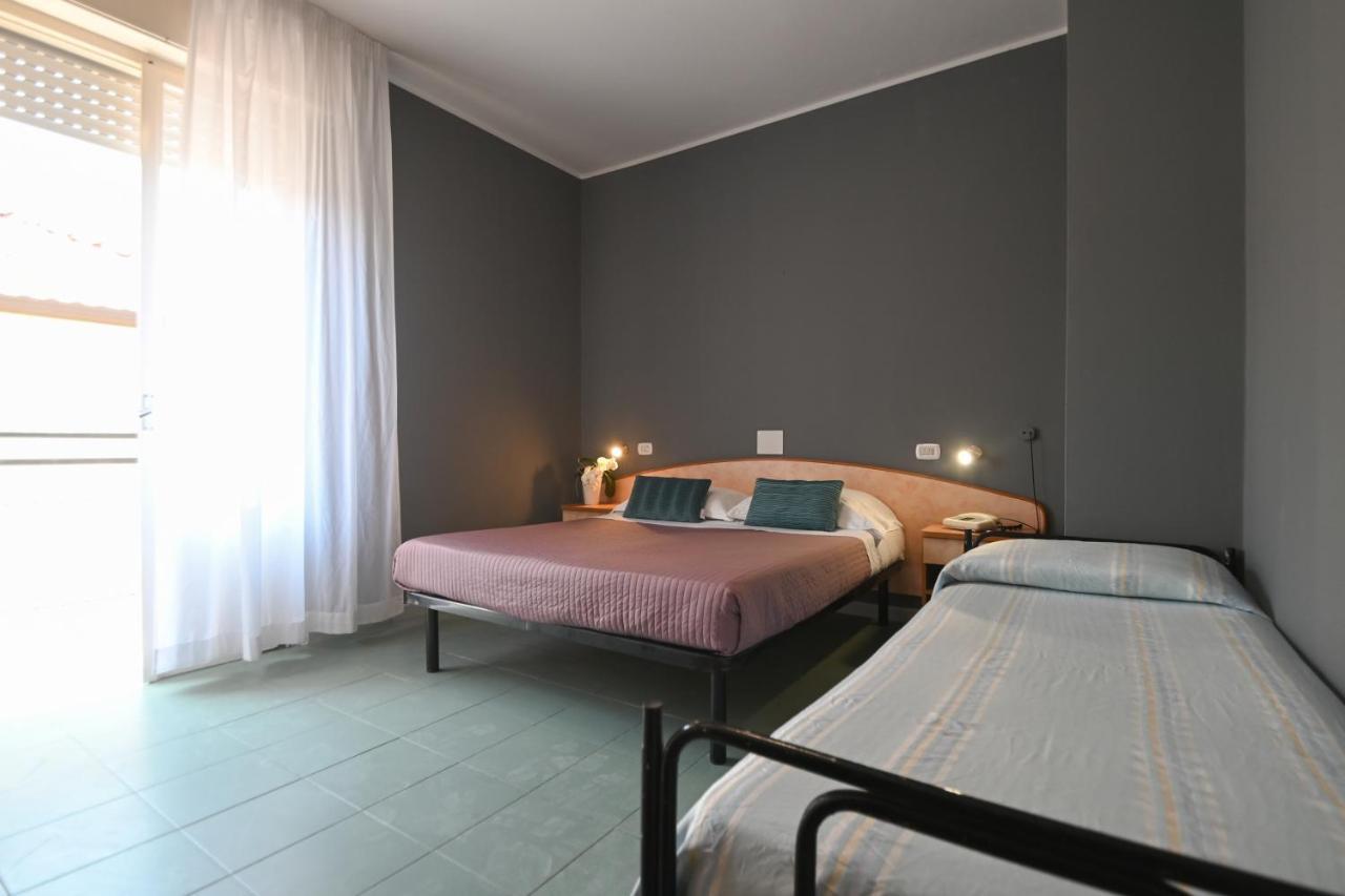 Hotel Montebello Riccione Kültér fotó