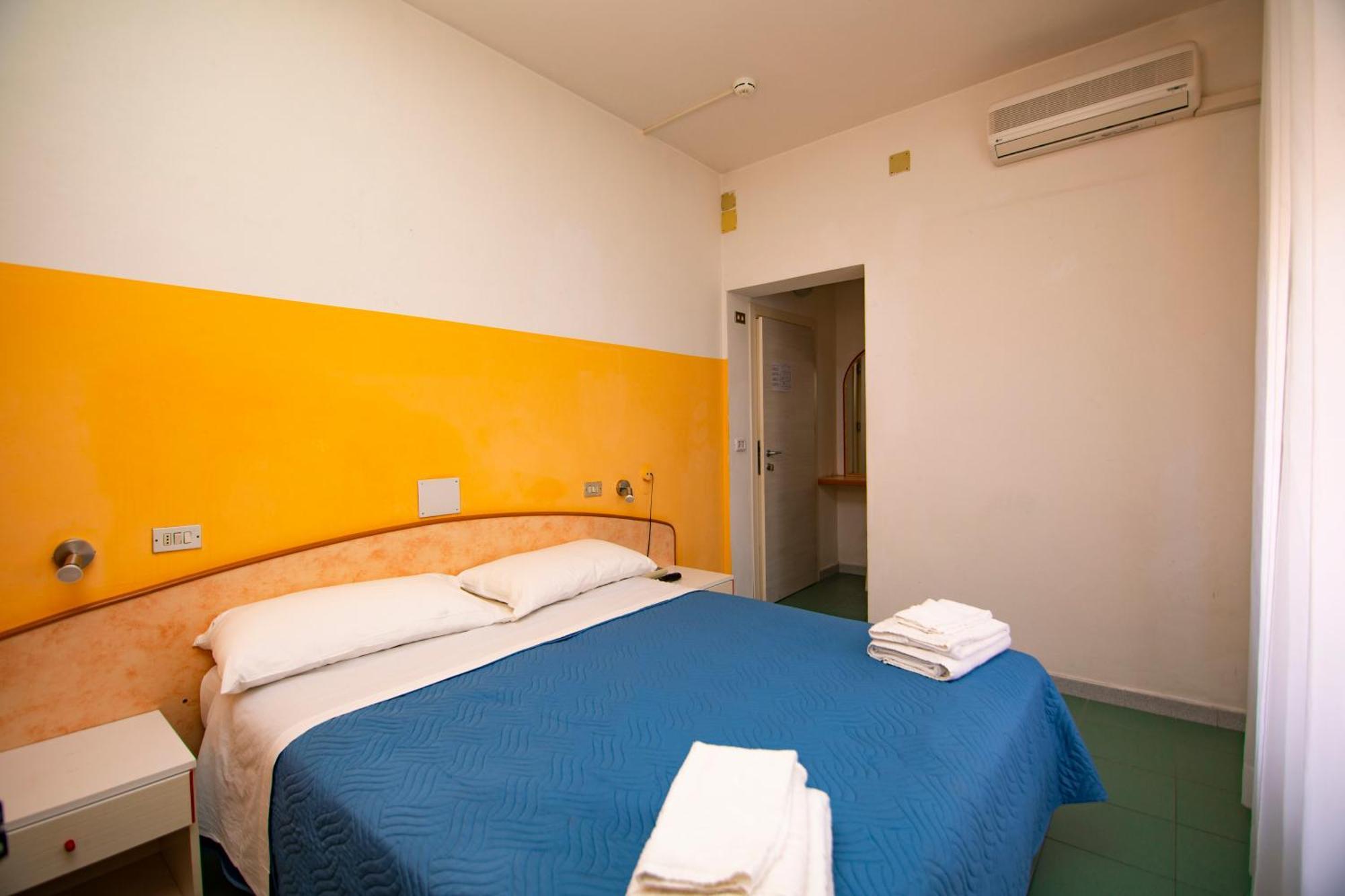 Hotel Montebello Riccione Kültér fotó