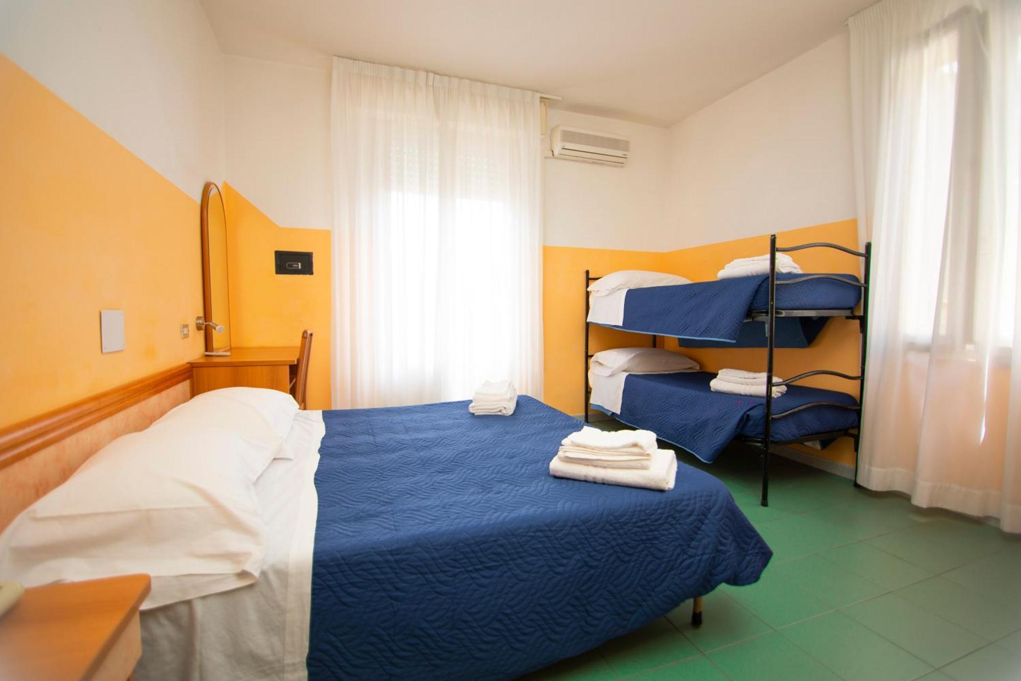Hotel Montebello Riccione Kültér fotó