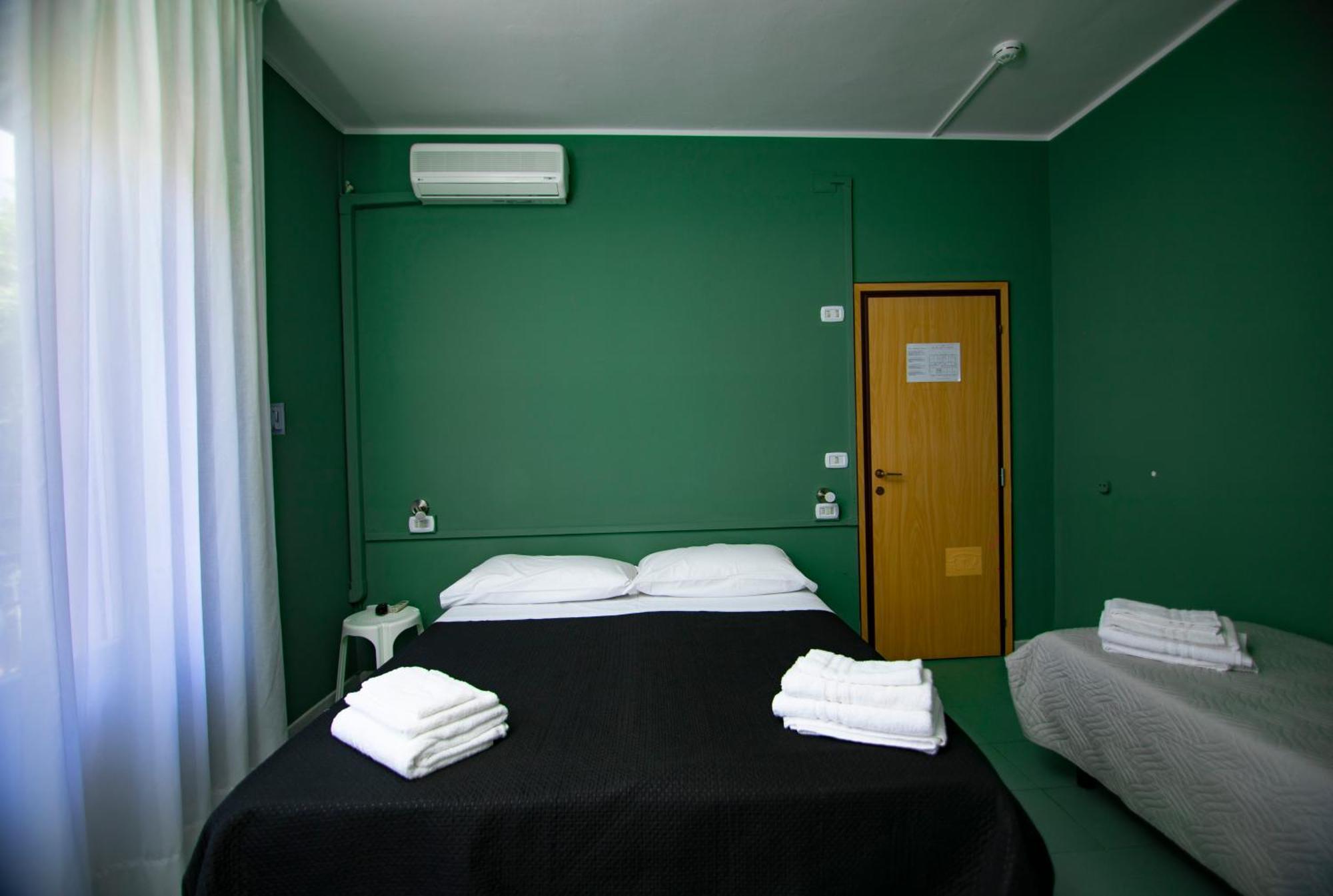 Hotel Montebello Riccione Kültér fotó