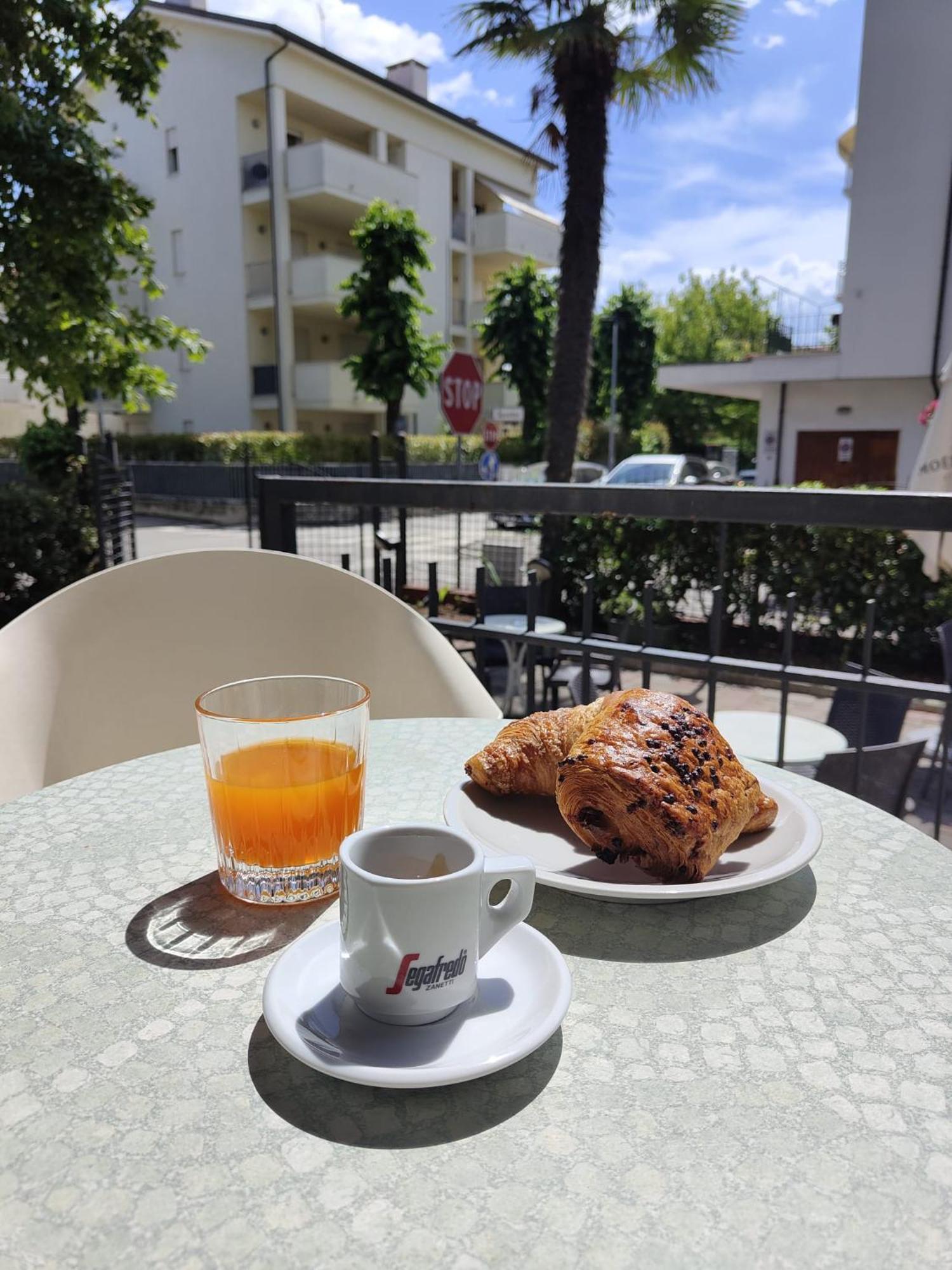 Hotel Montebello Riccione Kültér fotó