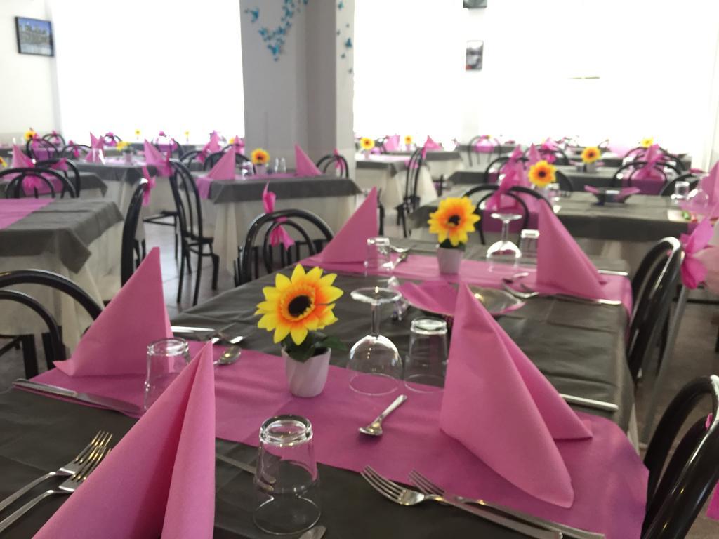 Hotel Montebello Riccione Kültér fotó