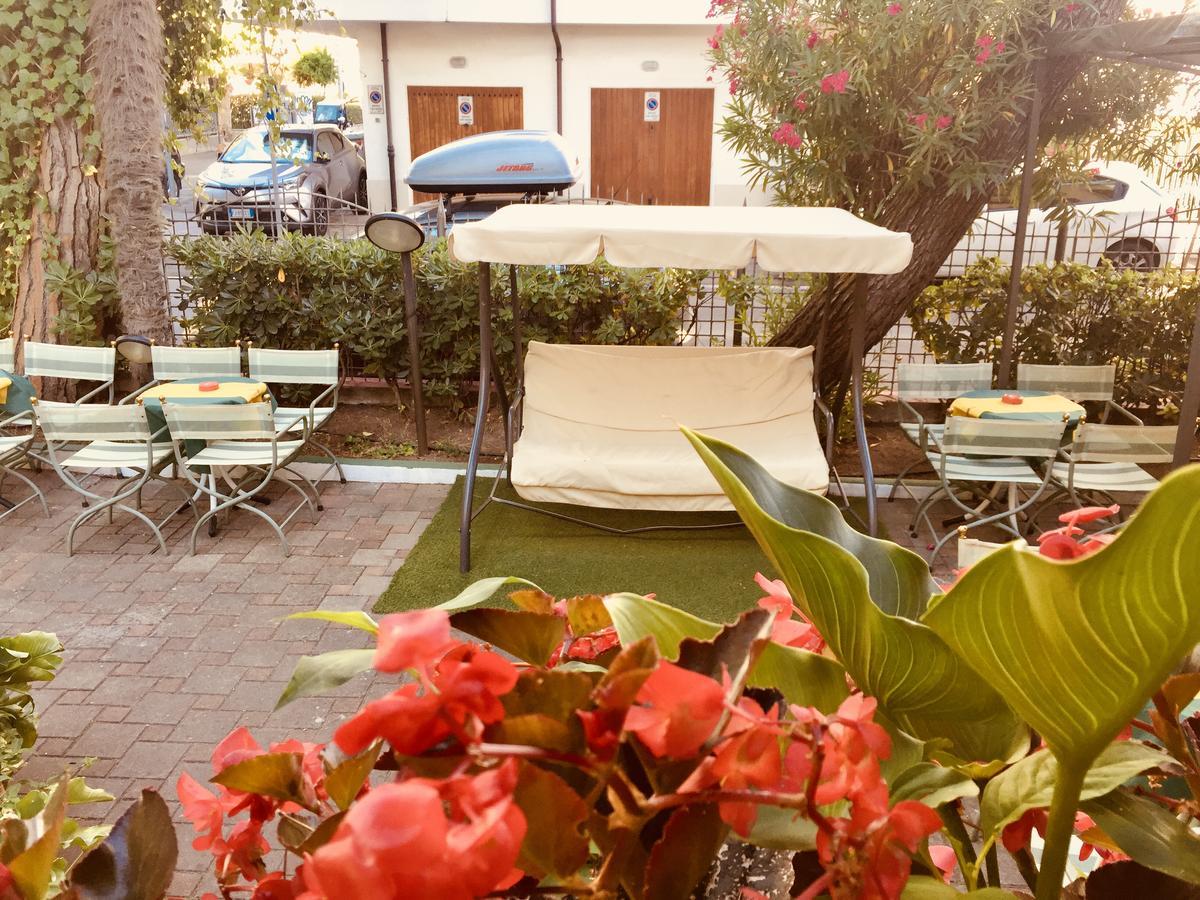 Hotel Montebello Riccione Kültér fotó