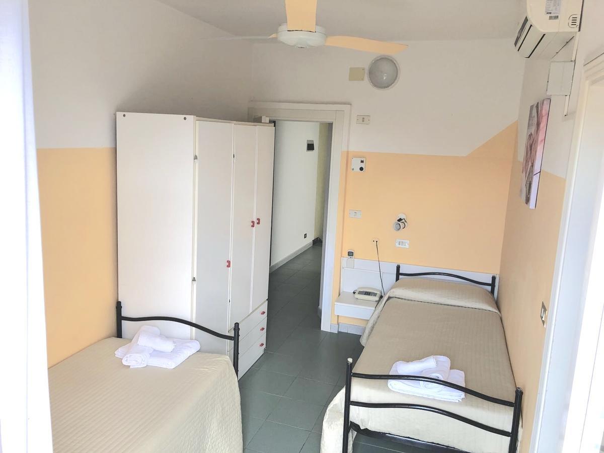 Hotel Montebello Riccione Kültér fotó