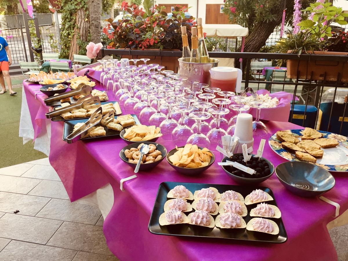 Hotel Montebello Riccione Kültér fotó