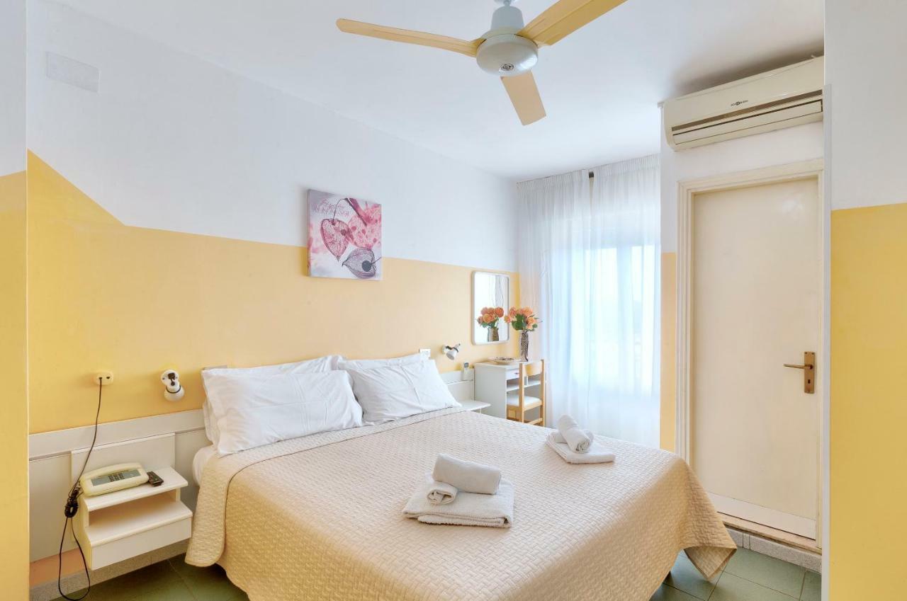Hotel Montebello Riccione Kültér fotó
