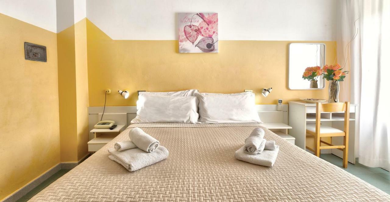 Hotel Montebello Riccione Kültér fotó