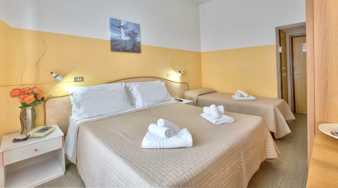 Hotel Montebello Riccione Kültér fotó